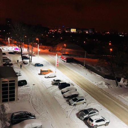 Comfortable Apartment Near Metro Kharkiv Exterior photo
