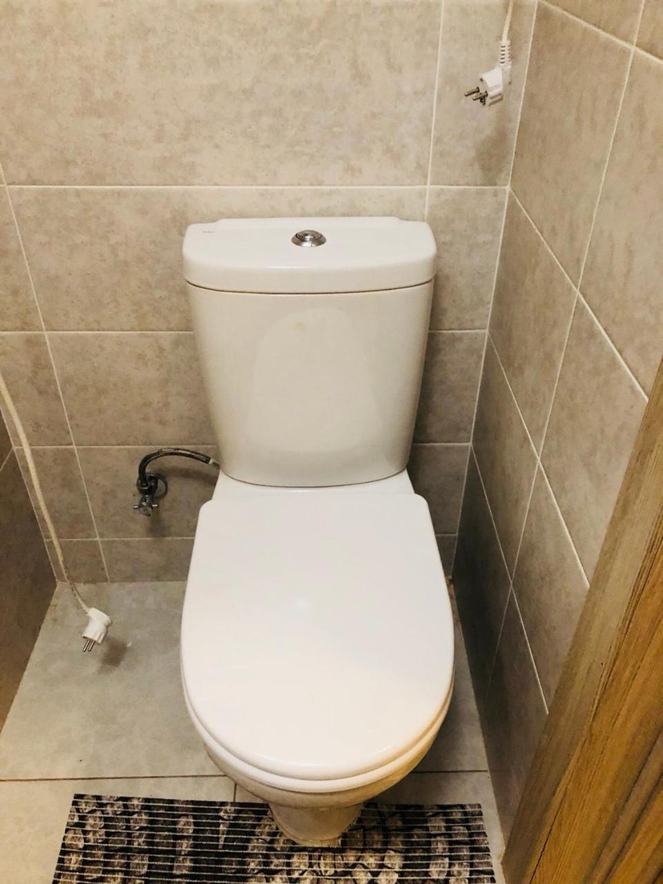 Comfortable Apartment Near Metro Kharkiv Exterior photo