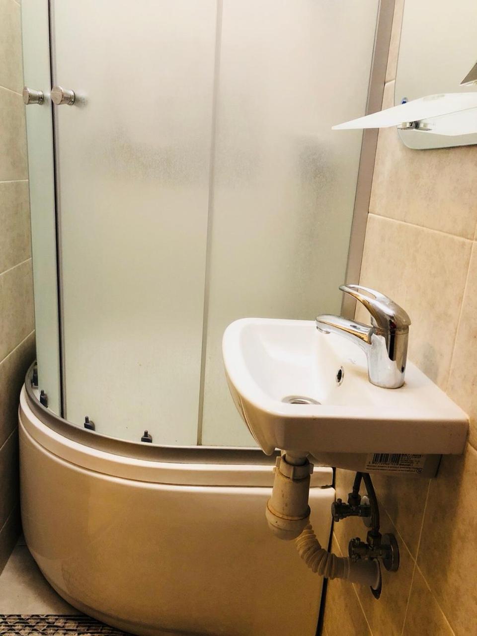 Comfortable Apartment Near Metro Kharkiv Exterior photo