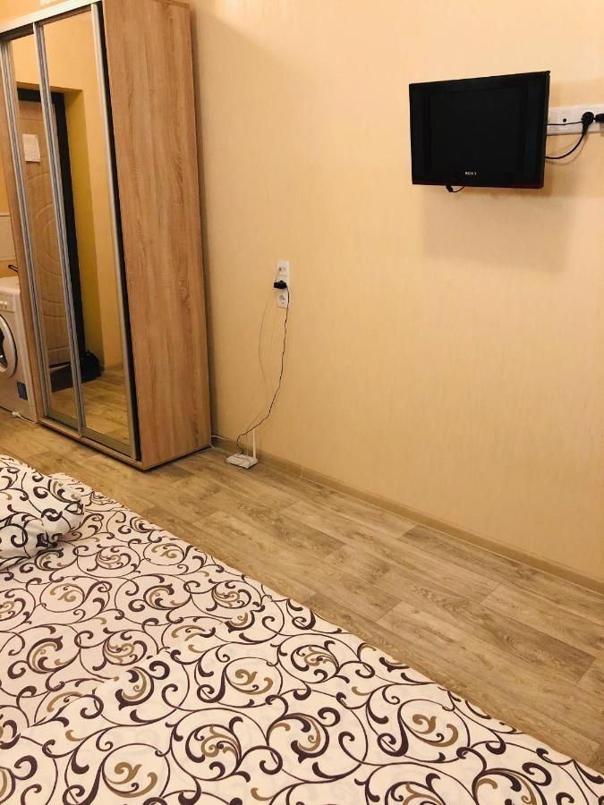Comfortable Apartment Near Metro Kharkiv Exterior photo