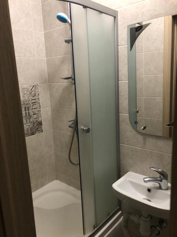 Comfortable Apartment Near Metro Kharkiv Exterior photo